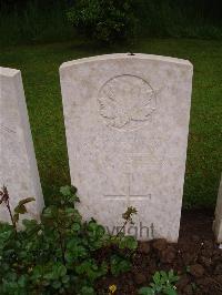 Etaples Military Cemetery - Kelly, W T